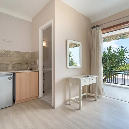 Giorgio Studios-apartments 1 *